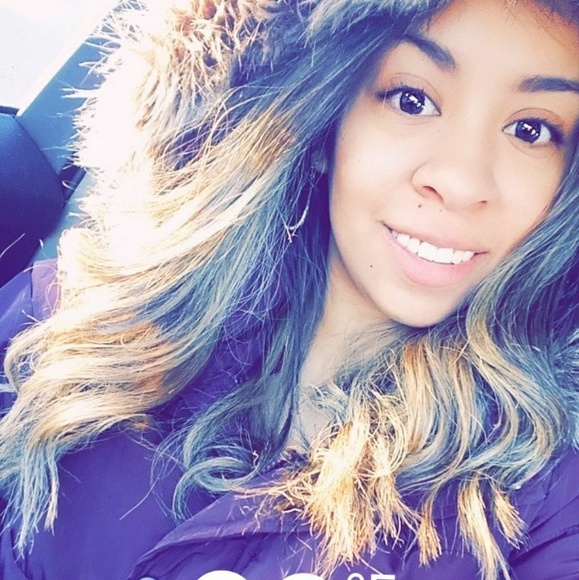 Meet your Posher, Stephanie - Picture 2 of 2